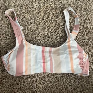 Swimsuits: 2 single tops, 2 single bottoms, 3 sets